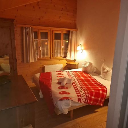 L'Auberge De L'Ours Vers L'Eglise Esterno foto