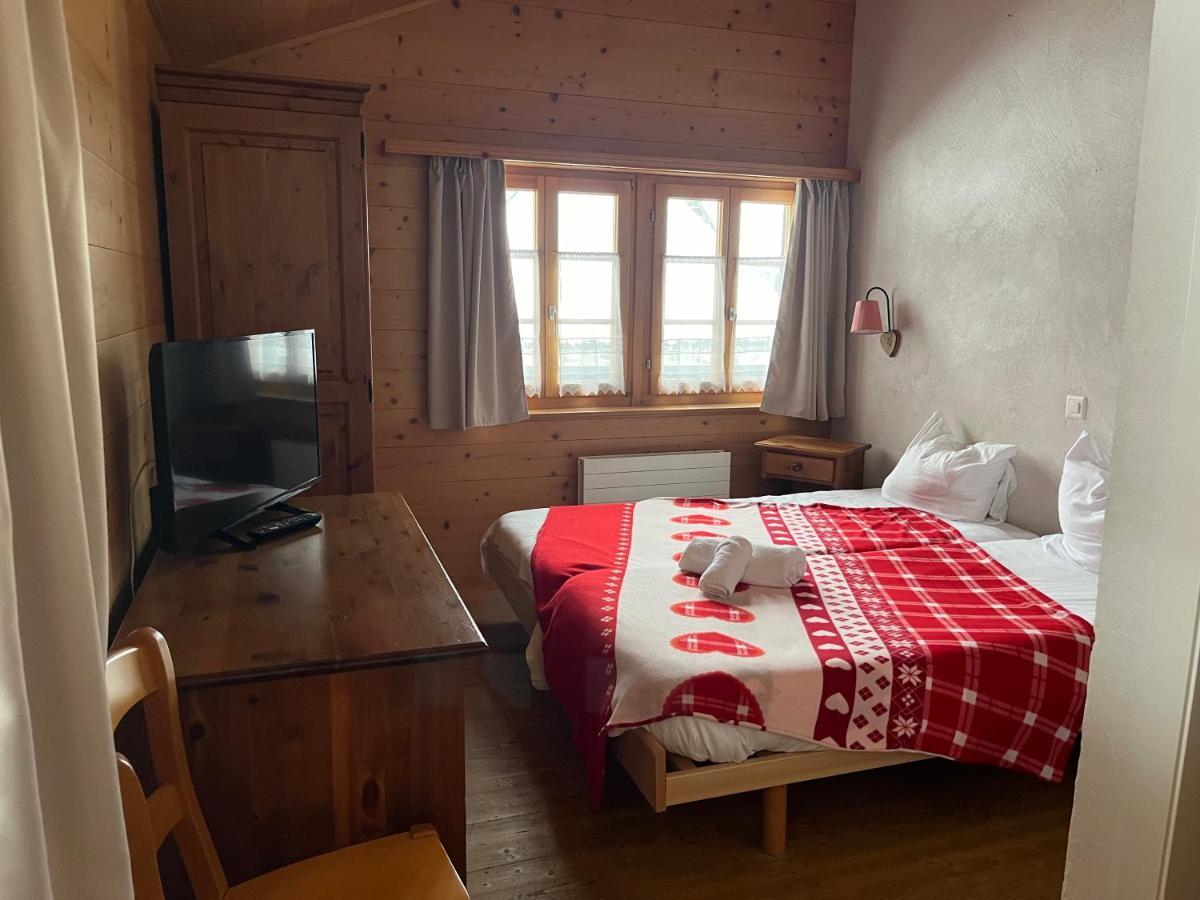 L'Auberge De L'Ours Vers L'Eglise Esterno foto