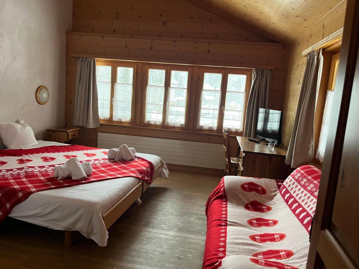 L'Auberge De L'Ours Vers L'Eglise Esterno foto