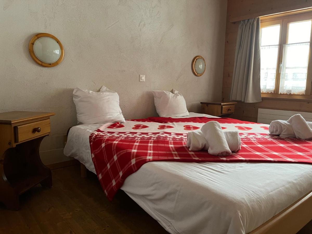 L'Auberge De L'Ours Vers L'Eglise Esterno foto